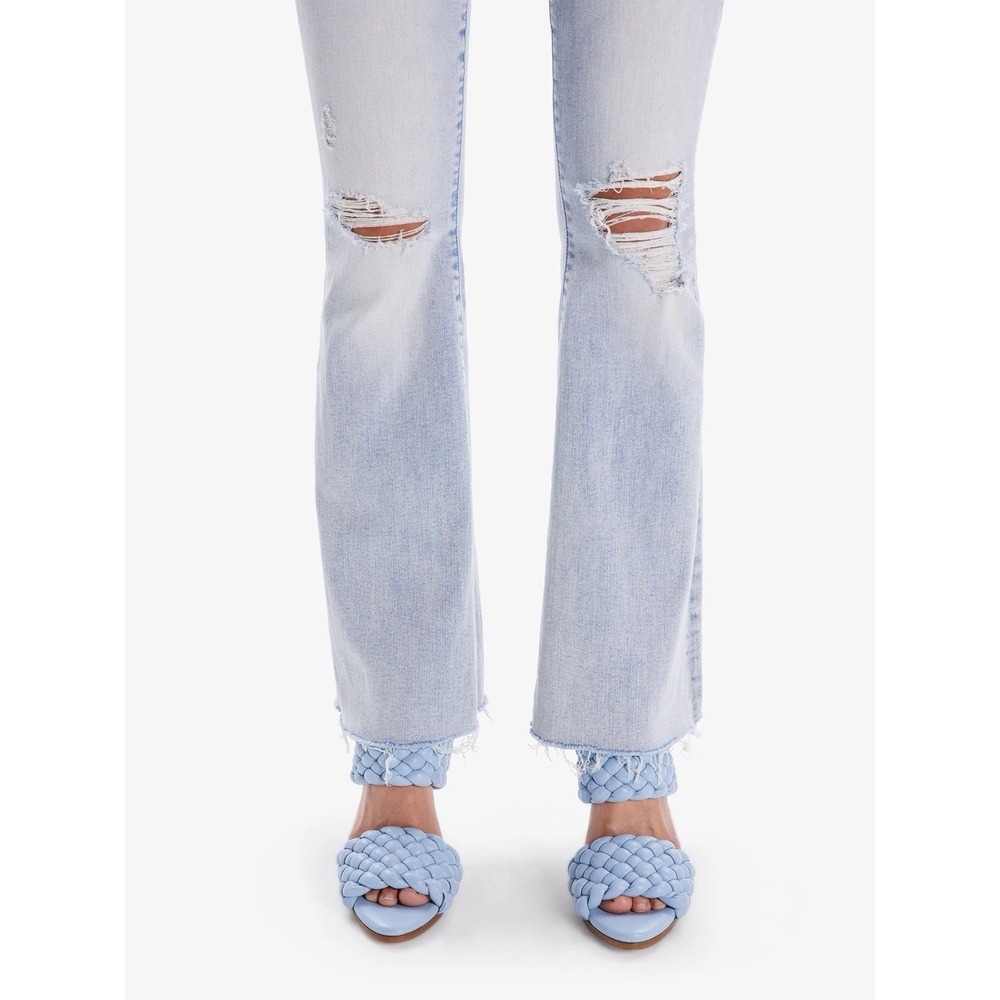 Mother Weekender Fray Action Shot Flare Jeans 24 Light Wash Distressed Raw Hem - Picture 3 of 16